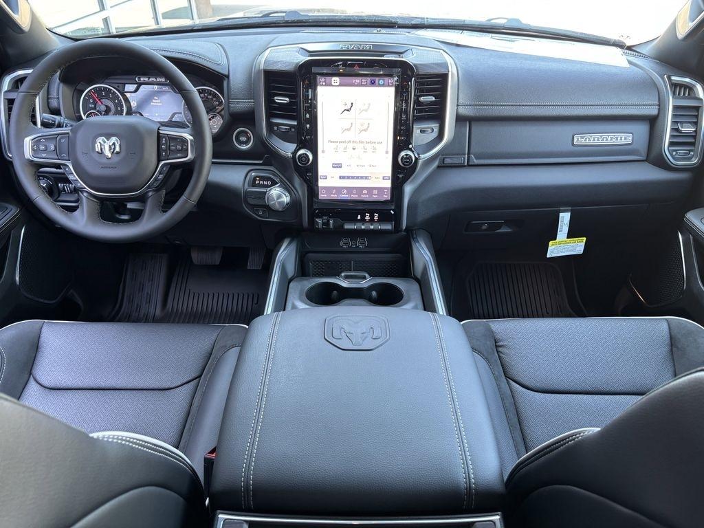 RAM 1500 Laramie Crew Cab SWB 2WD 2026