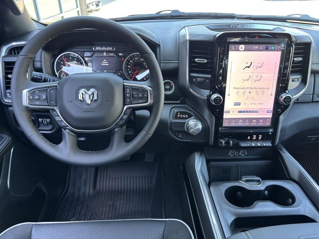 RAM 1500 Laramie Crew Cab SWB 2WD 2026