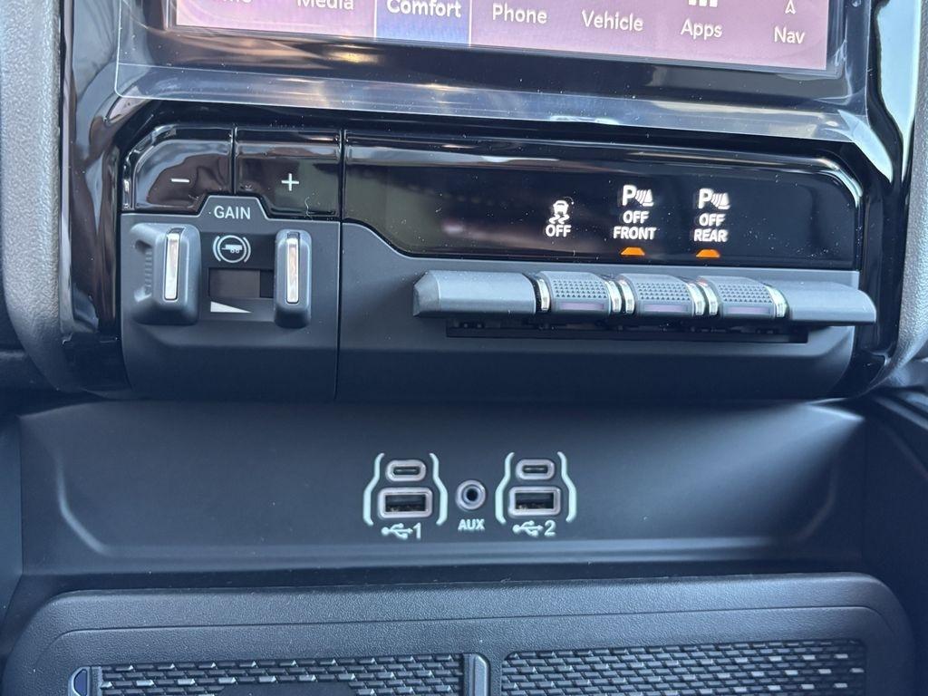 RAM 1500 Laramie Crew Cab SWB 2WD 2026