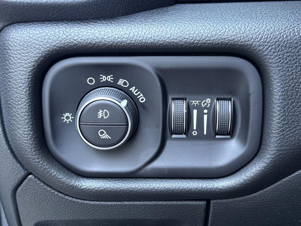 RAM 1500 Laramie Crew Cab SWB 2WD 2026