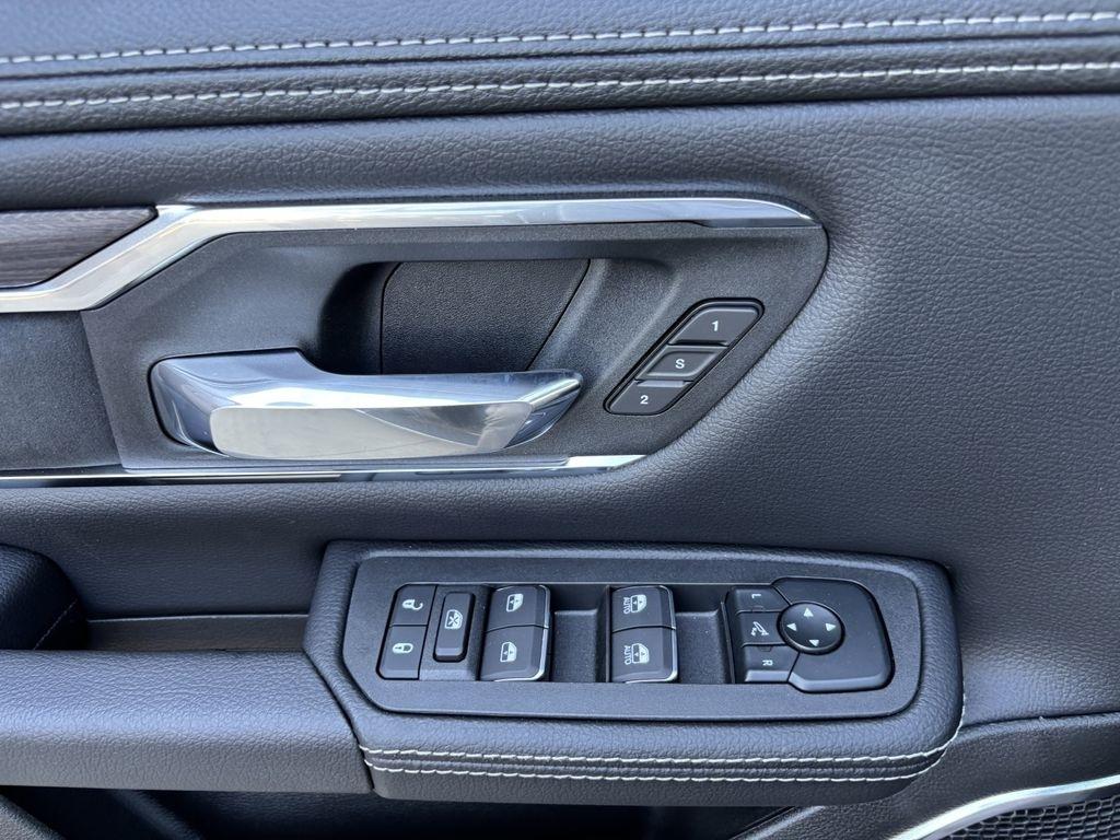 RAM 1500 Laramie Crew Cab SWB 2WD 2026