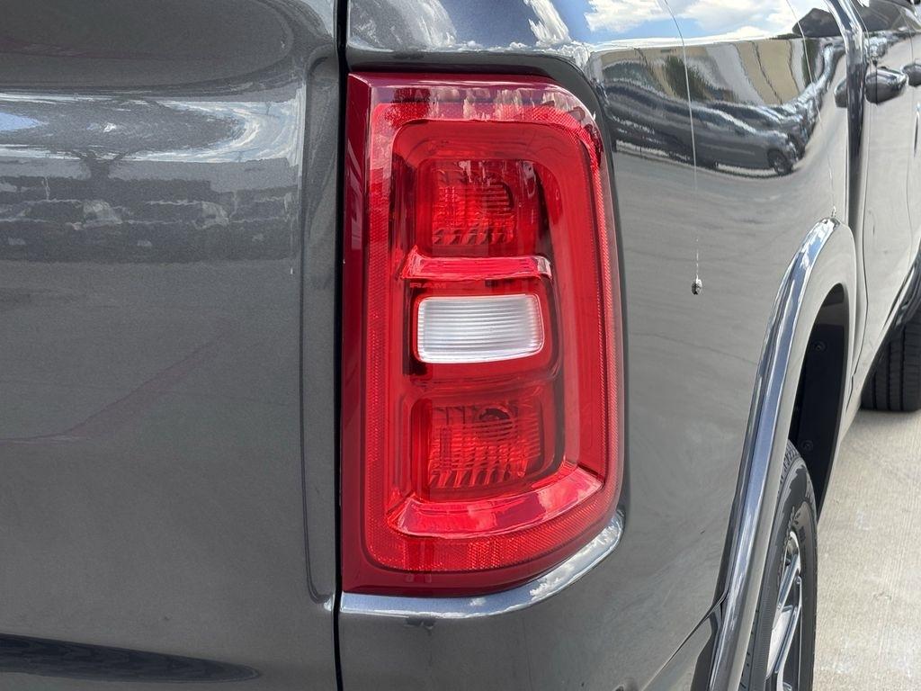 RAM 1500 Laramie Crew Cab SWB 2WD 2026