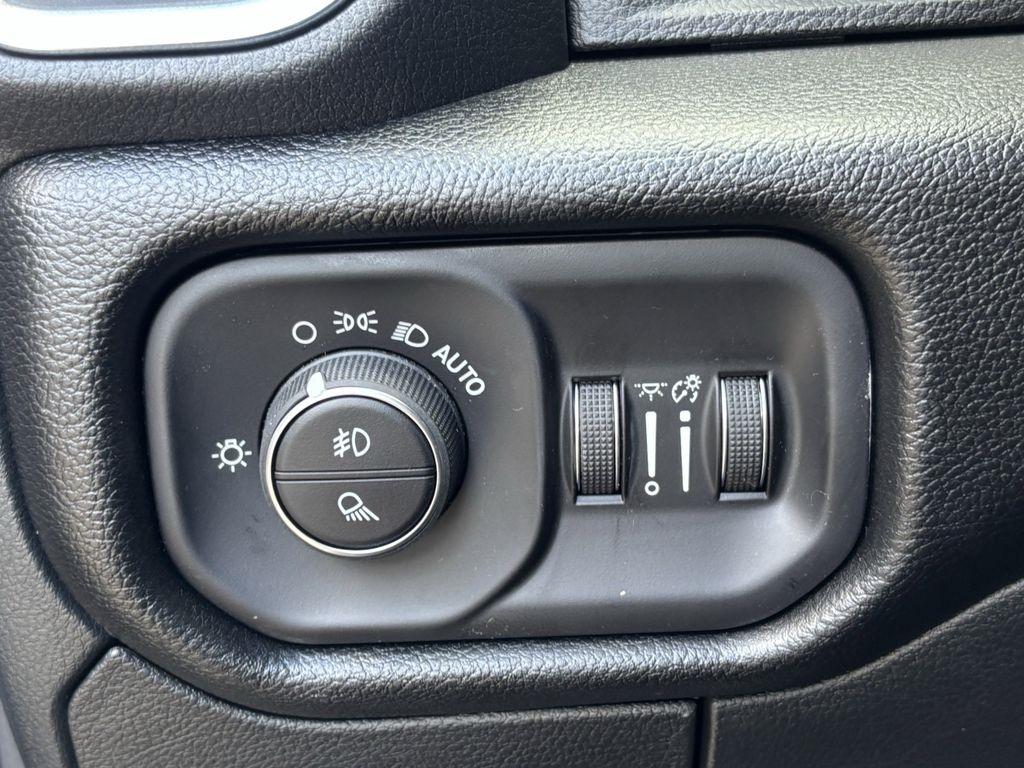 RAM 1500 Laramie Crew Cab SWB 2WD 2026