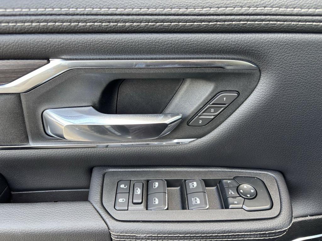 RAM 1500 Laramie Crew Cab SWB 2WD 2026