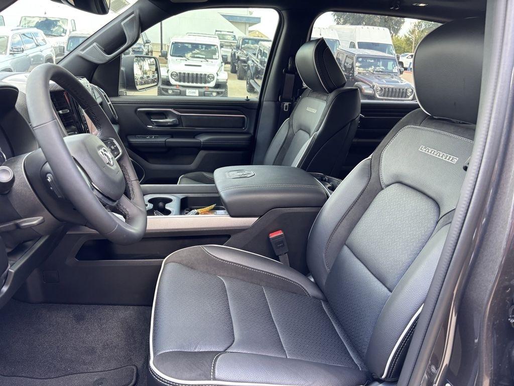 RAM 1500 Laramie Crew Cab SWB 2WD 2026