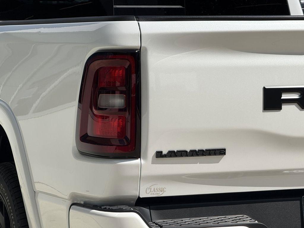 RAM 1500 Laramie Crew Cab SWB 4WD 2026