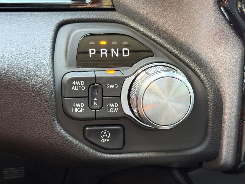 RAM 1500 Laramie Crew Cab SWB 4WD 2026