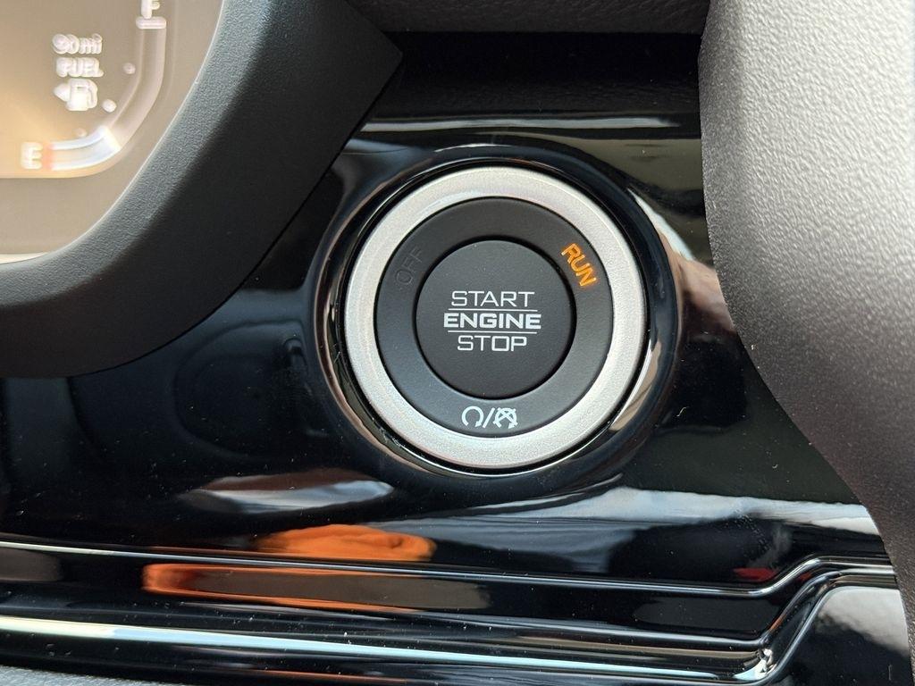 RAM 1500 Laramie Crew Cab SWB 4WD 2026