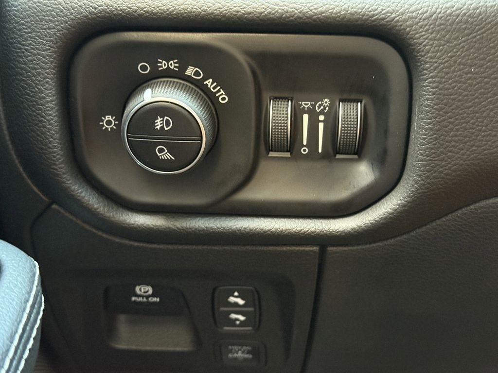 RAM 1500 Laramie Crew Cab SWB 4WD 2026