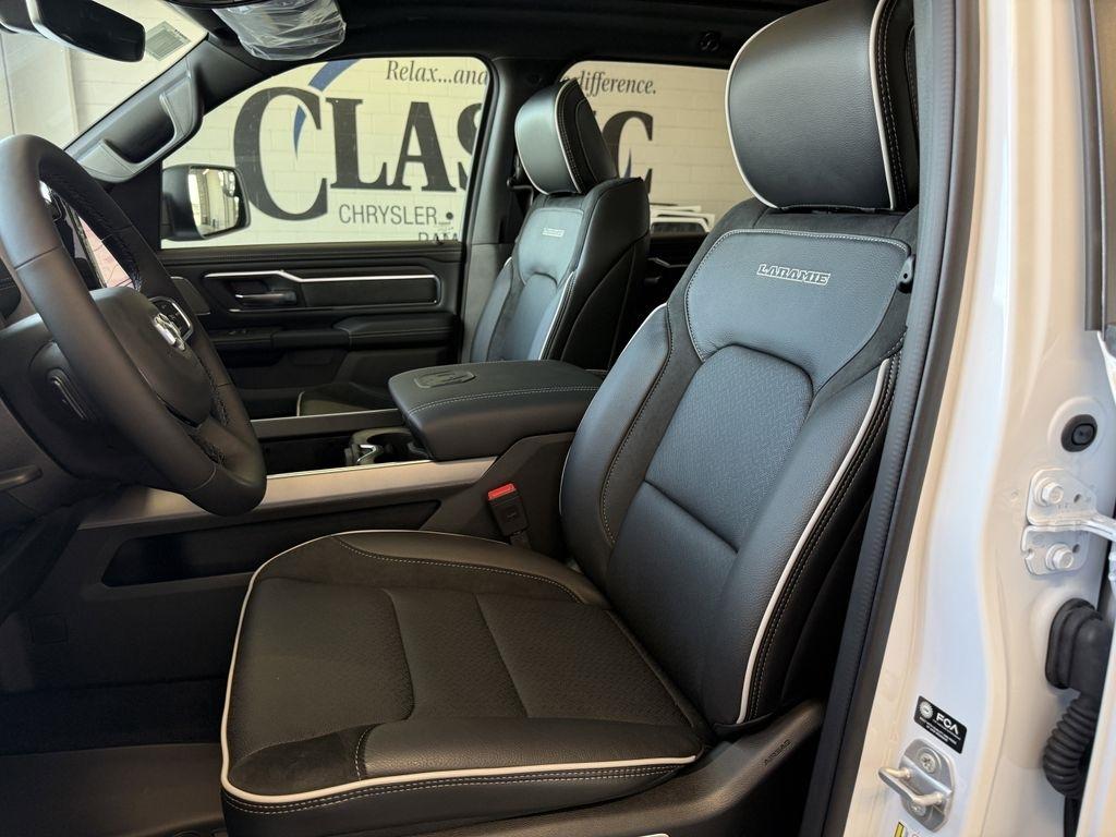 RAM 1500 Laramie Crew Cab SWB 4WD 2026