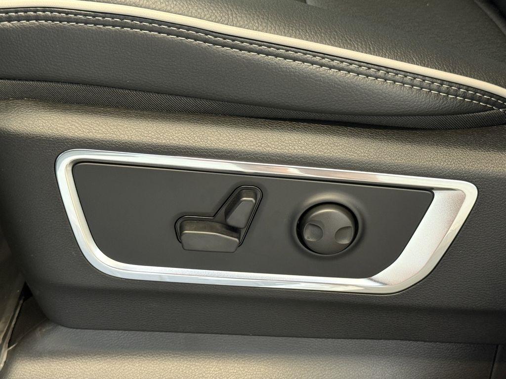 RAM 1500 Laramie Crew Cab SWB 4WD 2026