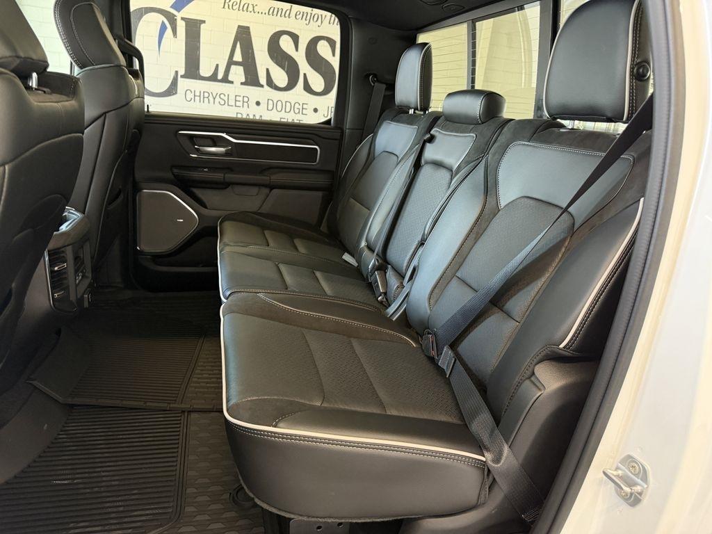 RAM 1500 Laramie Crew Cab SWB 4WD 2026