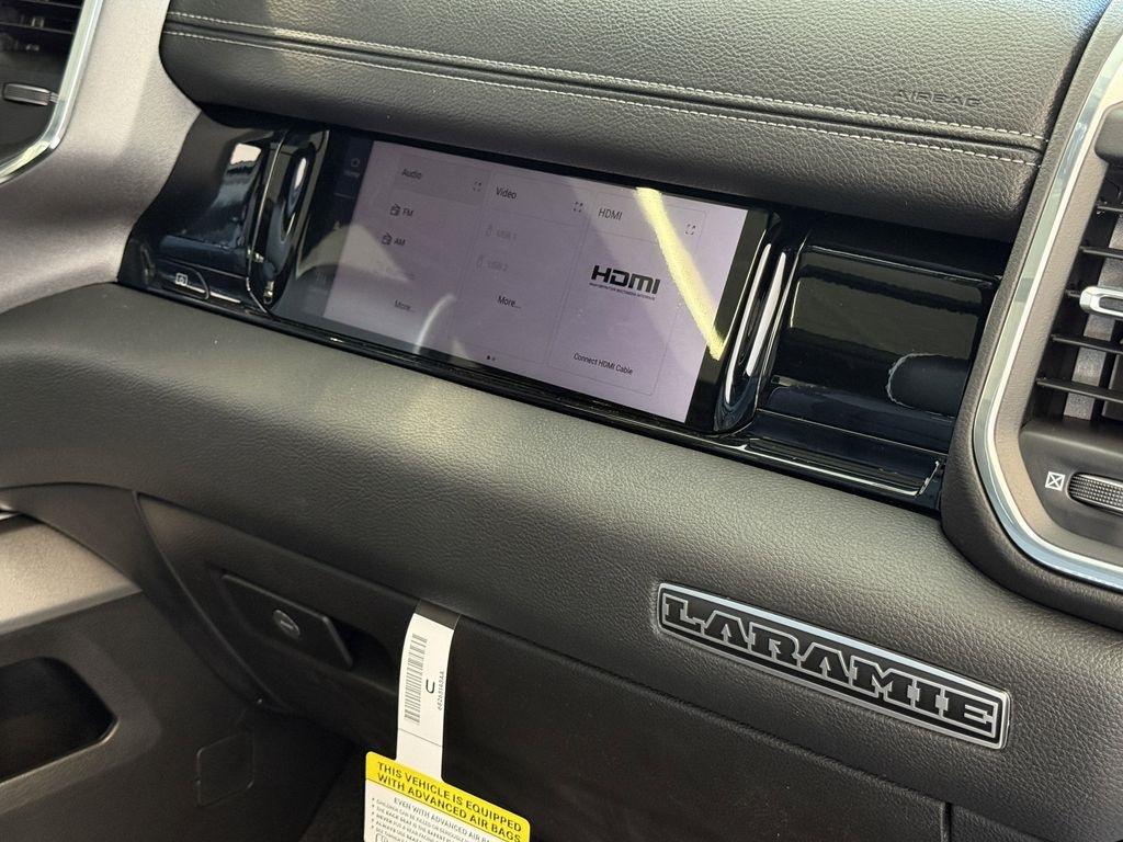 RAM 1500 Laramie Crew Cab SWB 4WD 2026