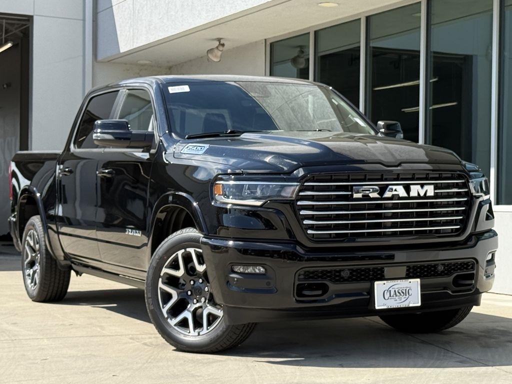 RAM 1500 Laramie Crew Cab SWB 2WD 2026