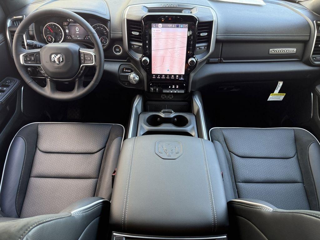 RAM 1500 Laramie Crew Cab SWB 2WD 2026