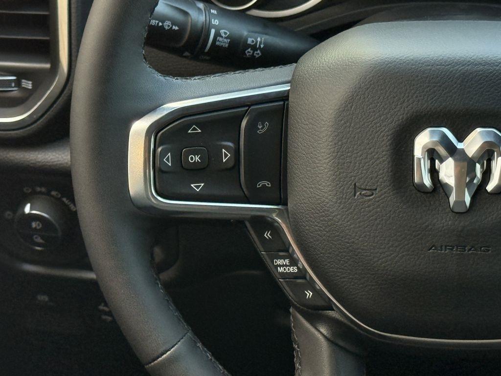 RAM 1500 Laramie Crew Cab SWB 2WD 2026