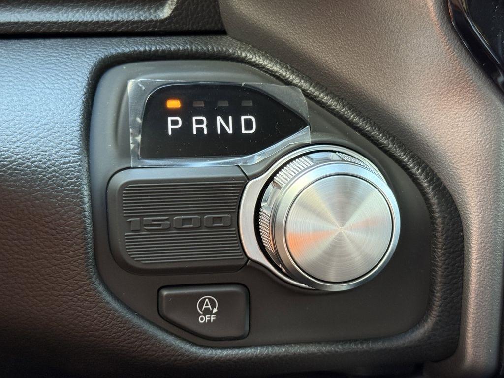 RAM 1500 Laramie Crew Cab SWB 2WD 2026