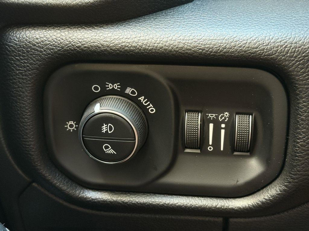 RAM 1500 Laramie Crew Cab SWB 2WD 2026