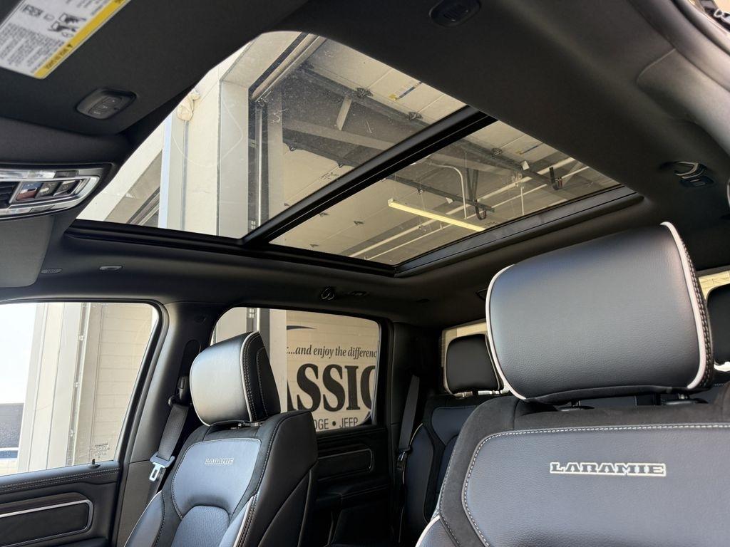 RAM 1500 Laramie Crew Cab SWB 2WD 2026