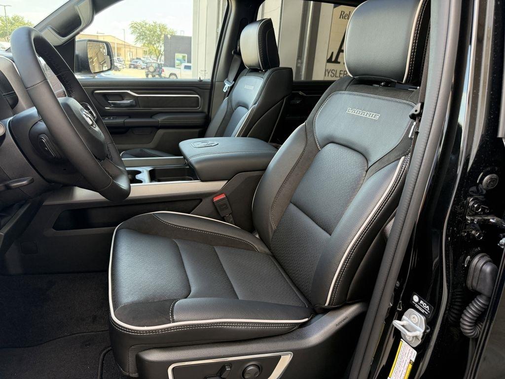 RAM 1500 Laramie Crew Cab SWB 2WD 2026