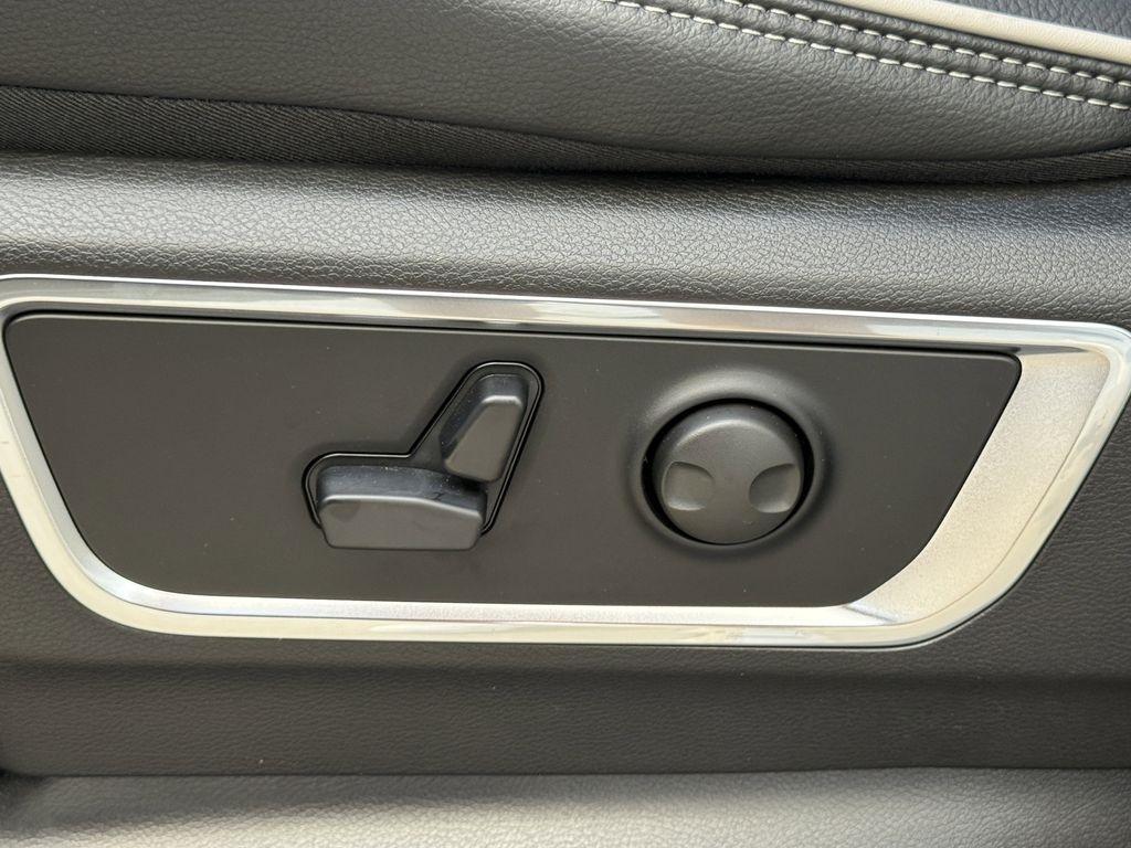 RAM 1500 Laramie Crew Cab SWB 2WD 2026