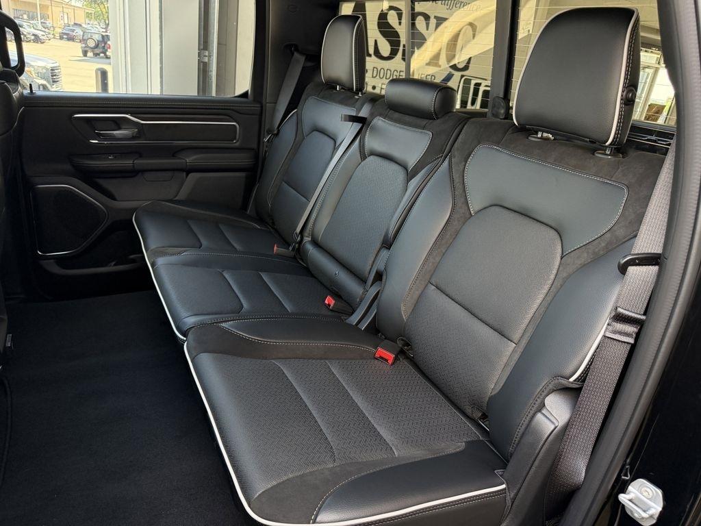 RAM 1500 Laramie Crew Cab SWB 2WD 2026