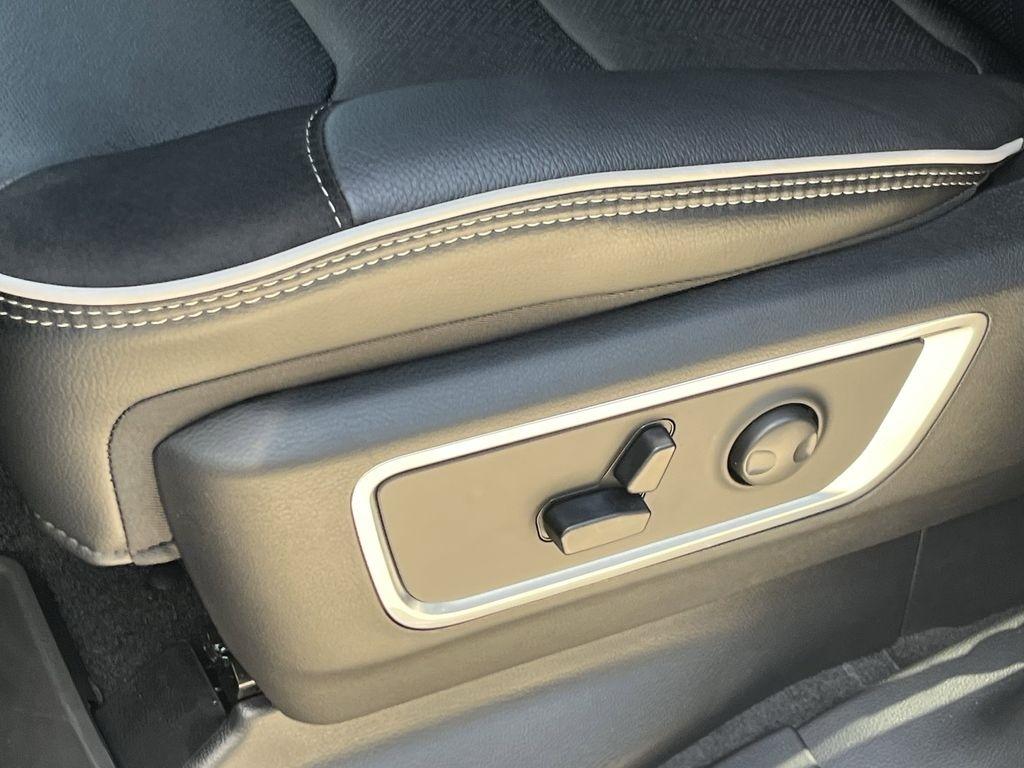 RAM 1500 Laramie Crew Cab SWB 2WD 2026