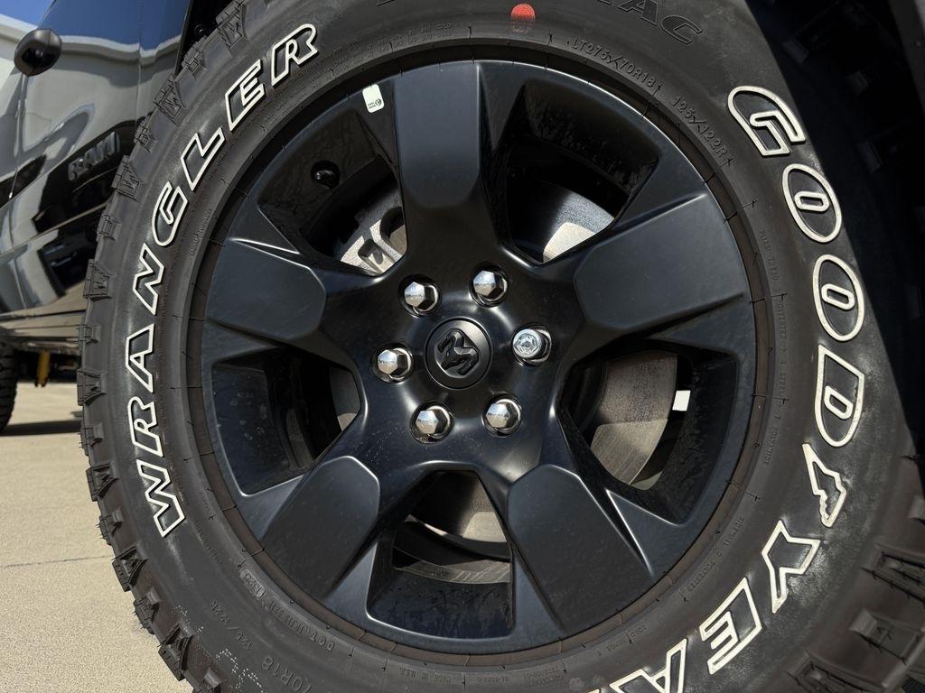 RAM 1500 Tradesman Crew Cab SWB 4WD 2025