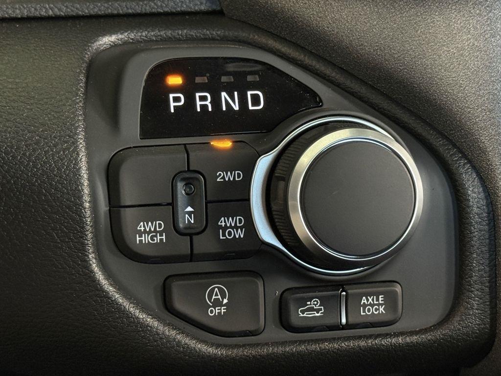 RAM 1500 Tradesman Crew Cab SWB 4WD 2025