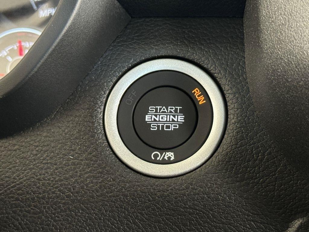 RAM 1500 Tradesman Crew Cab SWB 4WD 2025