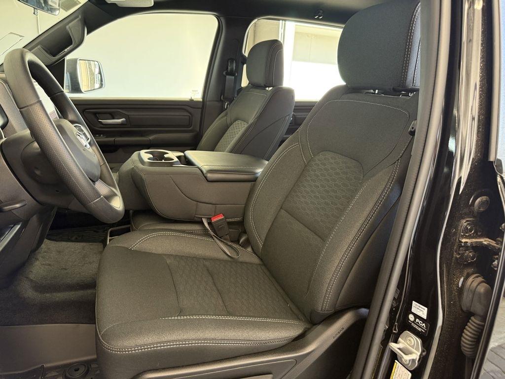 RAM 1500 Tradesman Crew Cab SWB 4WD 2025