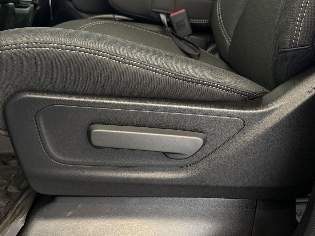 RAM 1500 Tradesman Crew Cab SWB 4WD 2025