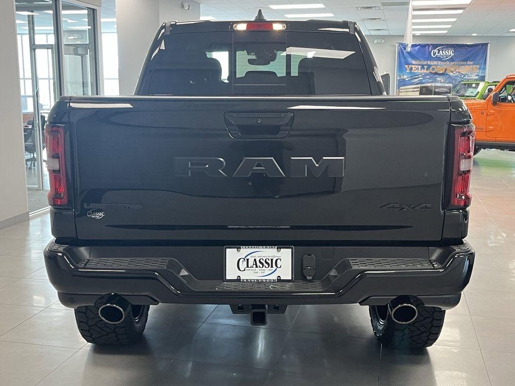 RAM 1500 Big Horn Crew Cab SWB 4WD 2025
