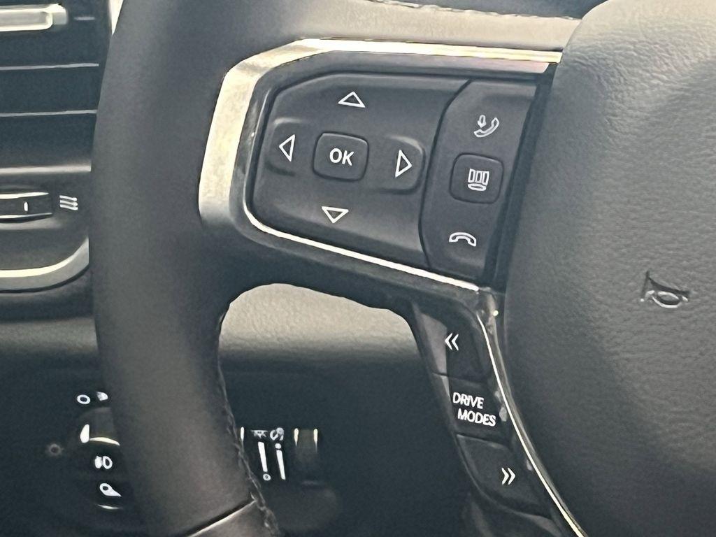 RAM 1500 Big Horn Crew Cab SWB 4WD 2025