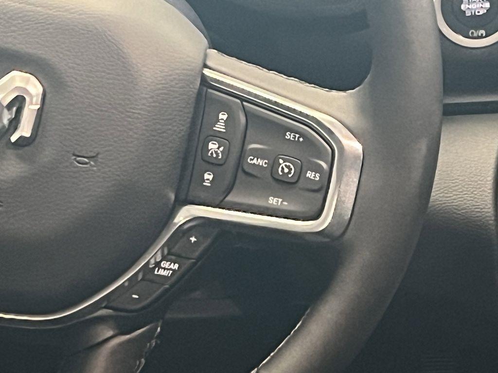 RAM 1500 Big Horn Crew Cab SWB 4WD 2025