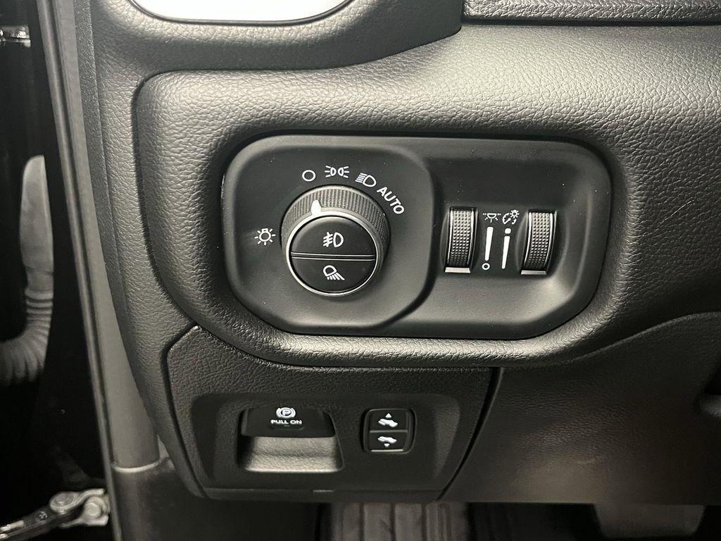 RAM 1500 Big Horn Crew Cab SWB 4WD 2025