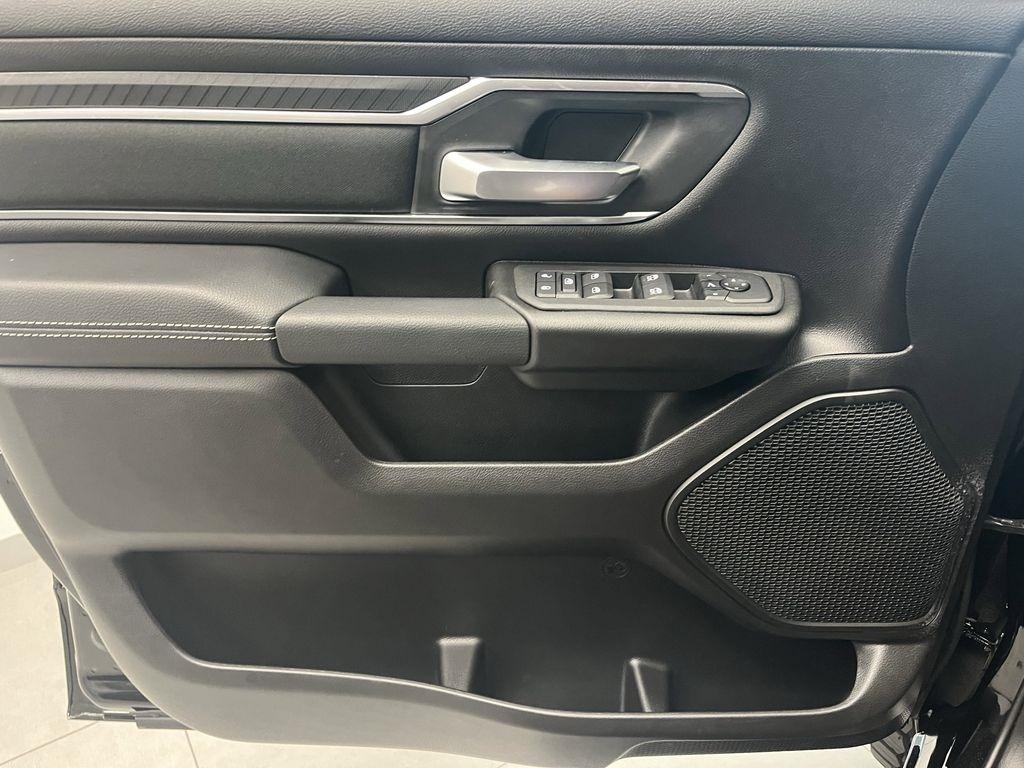 RAM 1500 Big Horn Crew Cab SWB 4WD 2025