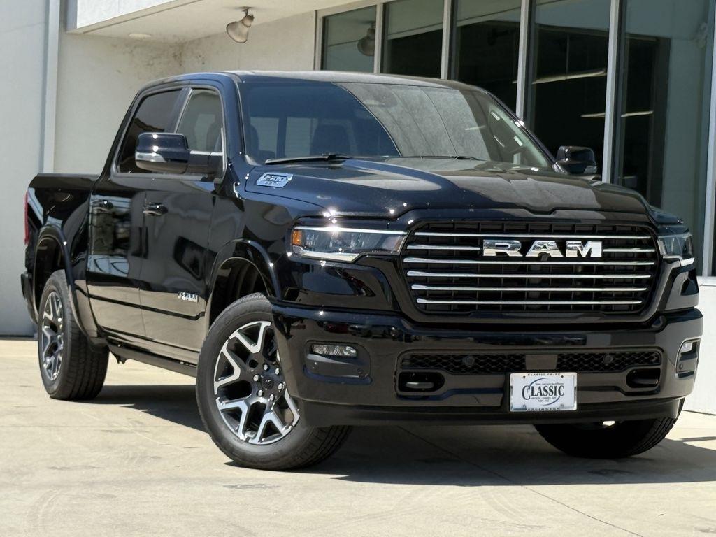 RAM 1500 Laramie Crew Cab SWB 4WD 2025