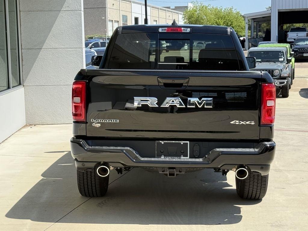 RAM 1500 Laramie Crew Cab SWB 4WD 2025