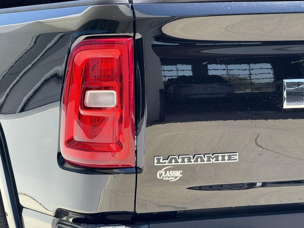 RAM 1500 Laramie Crew Cab SWB 4WD 2025