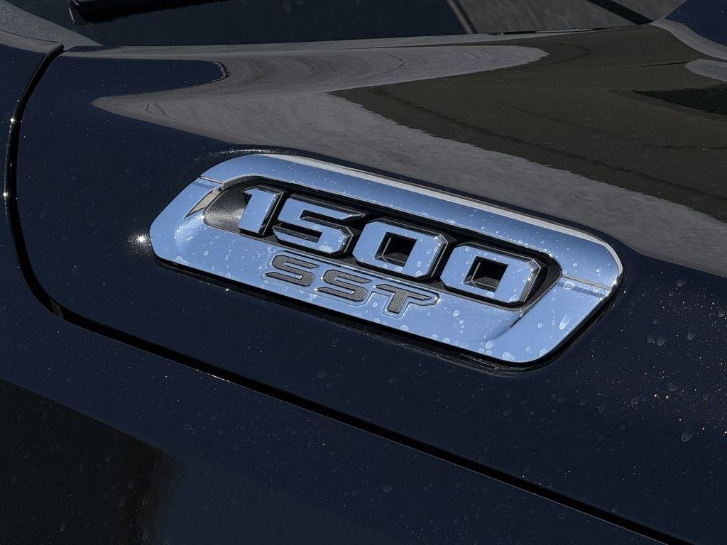 RAM 1500 Laramie Crew Cab SWB 4WD 2025