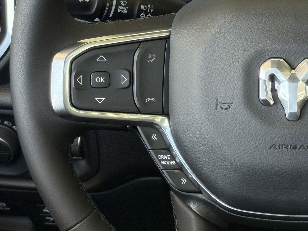 RAM 1500 Laramie Crew Cab SWB 4WD 2025