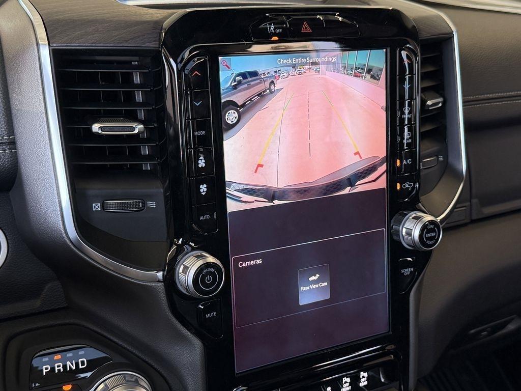 RAM 1500 Laramie Crew Cab SWB 4WD 2025