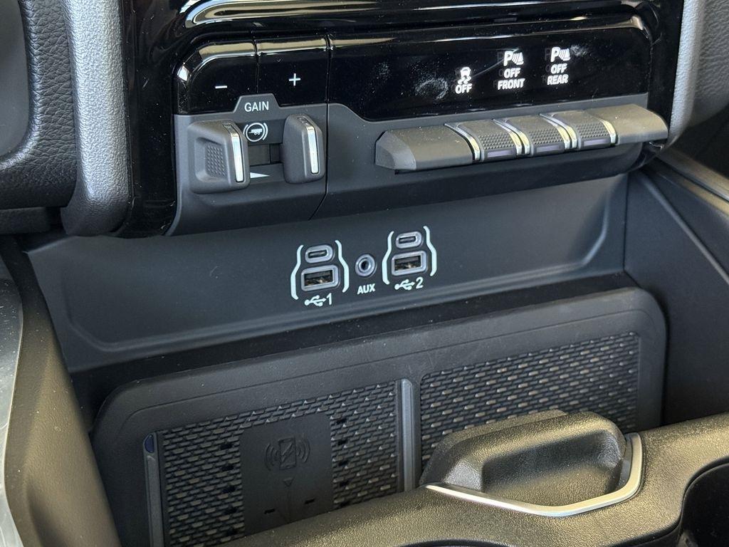 RAM 1500 Laramie Crew Cab SWB 4WD 2025