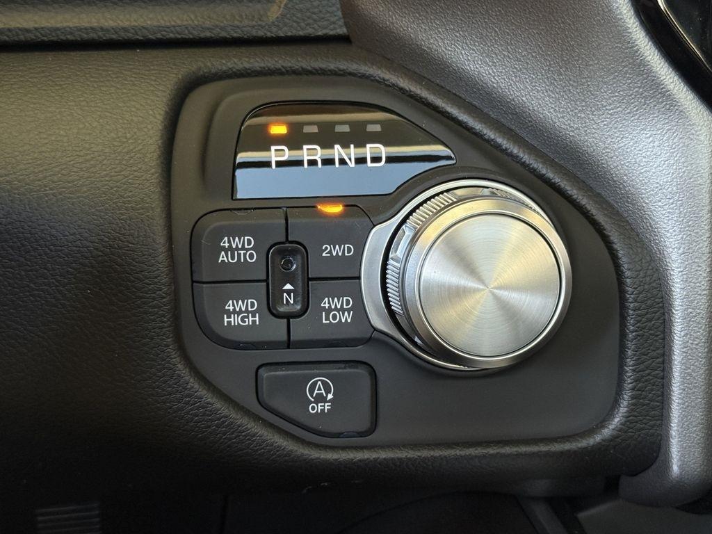 RAM 1500 Laramie Crew Cab SWB 4WD 2025