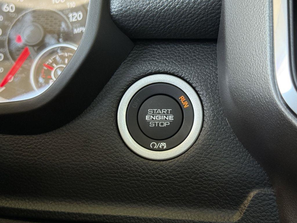 RAM 1500 Laramie Crew Cab SWB 4WD 2025