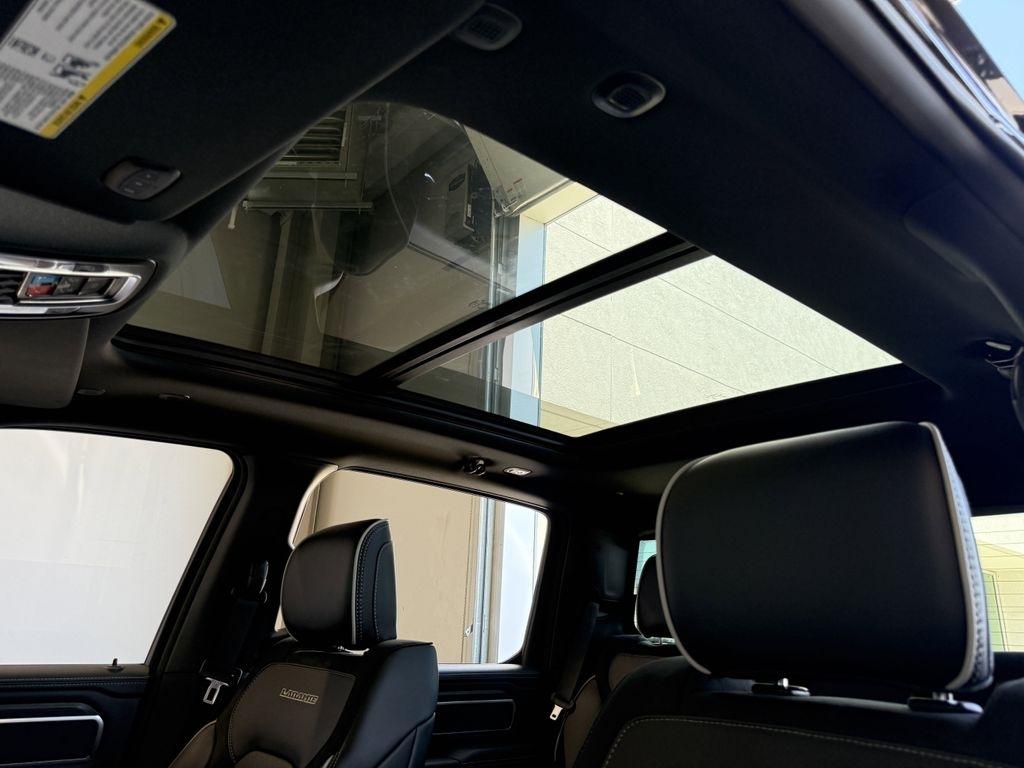 RAM 1500 Laramie Crew Cab SWB 4WD 2025