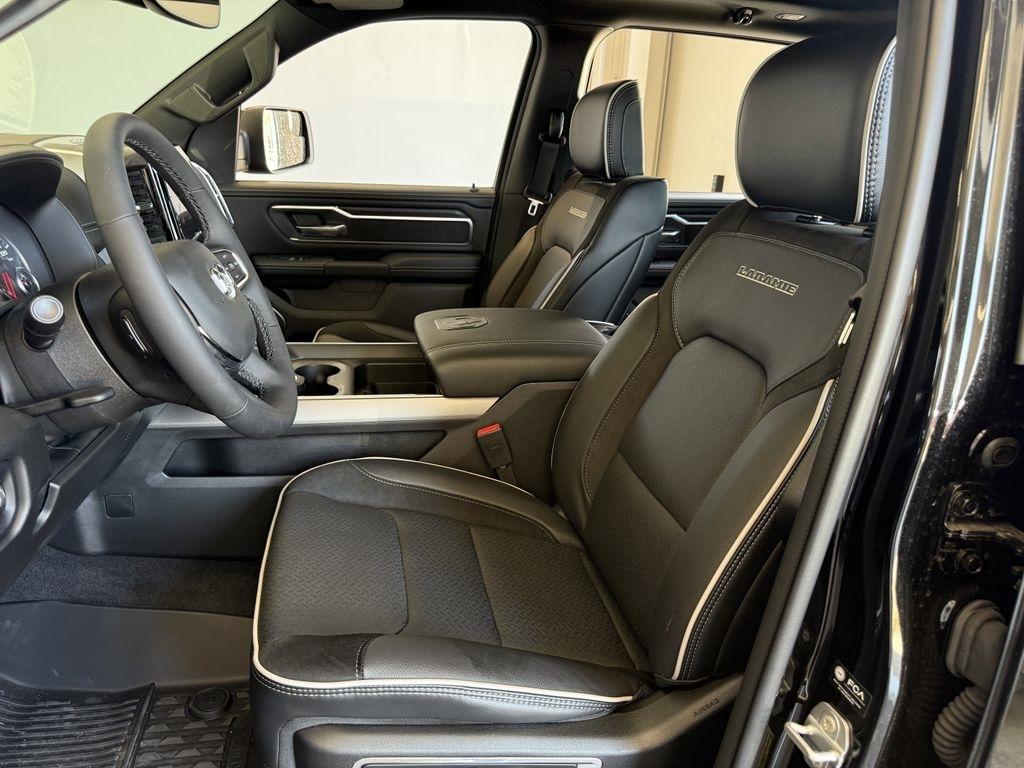 RAM 1500 Laramie Crew Cab SWB 4WD 2025