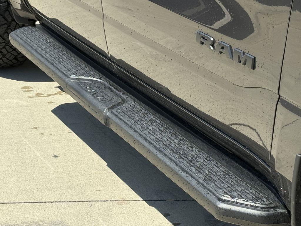 RAM 1500 Tradesman Crew Cab SWB 4WD 2025