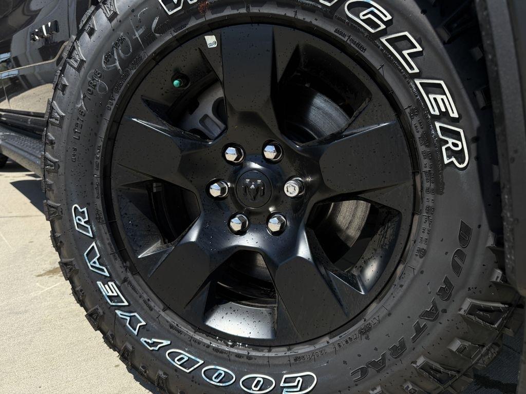 RAM 1500 Tradesman Crew Cab SWB 4WD 2025